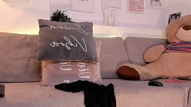 Snapshot of Nicolle_foxy chatting on 02.13.25 Nicolle foxy online show from 02.13.25