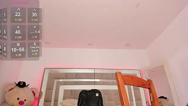 Snapshot of Nicolle_foxy chatting on 10.15.25 Nicolle foxy online show from 10.15.25