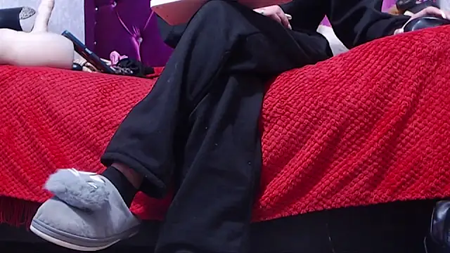 AyshaScott online show from 10.25.25