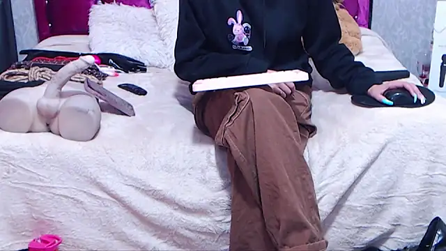 AyshaScott online show from 04.15.26