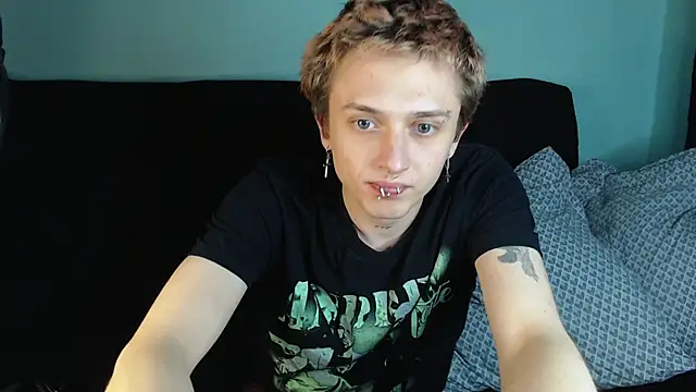 Snapshot of axxxturel chatting on 12.11.24 axxxturel online show from 12.11.24