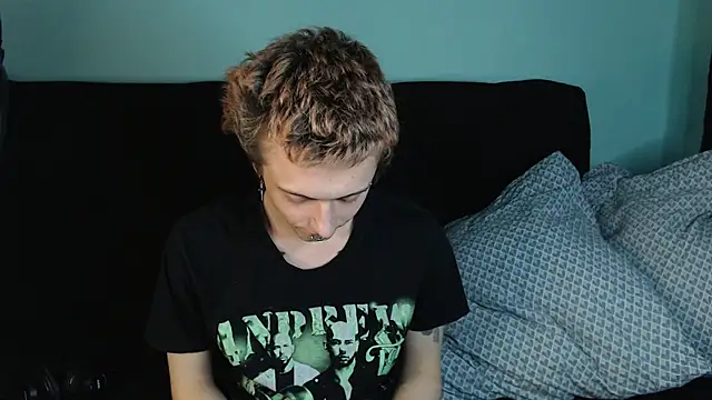 Snapshot of axxxturel chatting on 12.11.24 axxxturel online show from 12.11.24