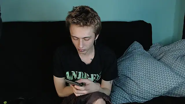 Snapshot of axxxturel chatting on 12.11.24 axxxturel online show from 12.11.24