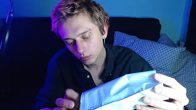 Snapshot of axxxturel chatting on 12.13.24 axxxturel online show from 12.13.24