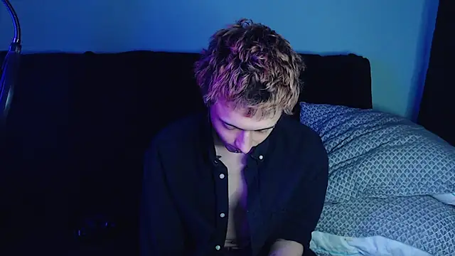 Snapshot of axxxturel chatting on 12.13.24 axxxturel online show from 12.13.24