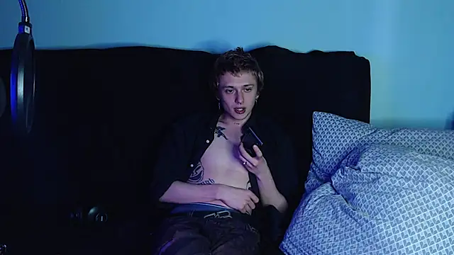 Snapshot of axxxturel chatting on 12.26.24 axxxturel online show from 12.26.24