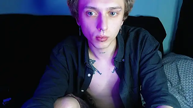 Snapshot of axxxturel chatting on 12.28.24 axxxturel online show from 12.28.24