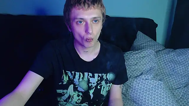 Snapshot of axxxturel chatting on 12.30.24 axxxturel online show from 12.30.24