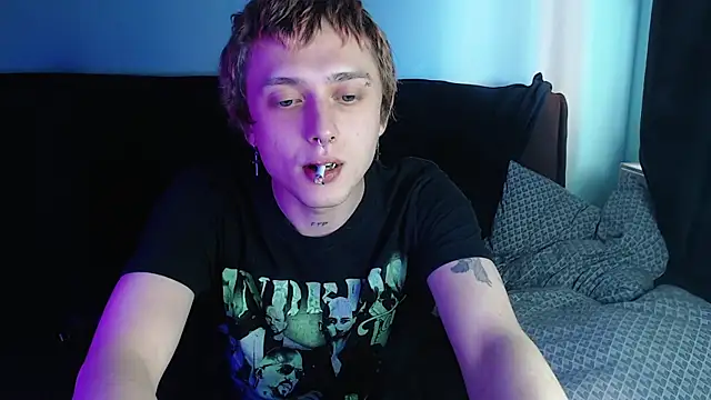 Snapshot of axxxturel chatting on 12.31.24 axxxturel online show from 12.31.24