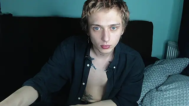 Snapshot of axxxturel chatting on 01.02.25 axxxturel online show from 01.02.25