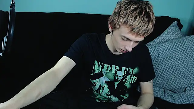 Snapshot of axxxturel chatting on 01.05.25 axxxturel online show from 01.05.25