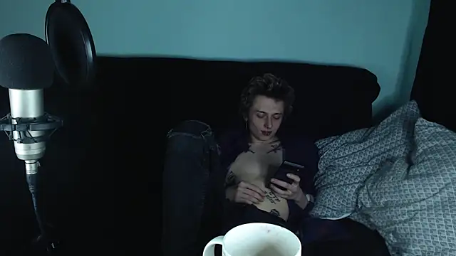 Snapshot of axxxturel chatting on 01.12.25 axxxturel online show from 01.12.25