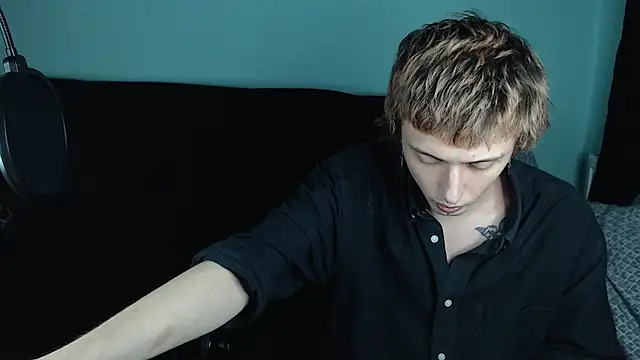 Snapshot of axxxturel chatting on 01.25.25 axxxturel online show from 01.25.25