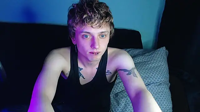 Snapshot of axxxturel chatting on 02.19.25 axxxturel online show from 02.19.25