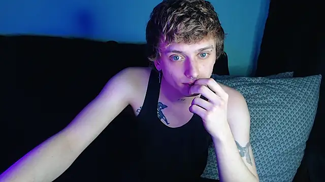 Snapshot of axxxturel chatting on 02.20.25 axxxturel online show from 02.20.25