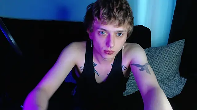 Snapshot of axxxturel chatting on 02.21.25 axxxturel online show from 02.21.25