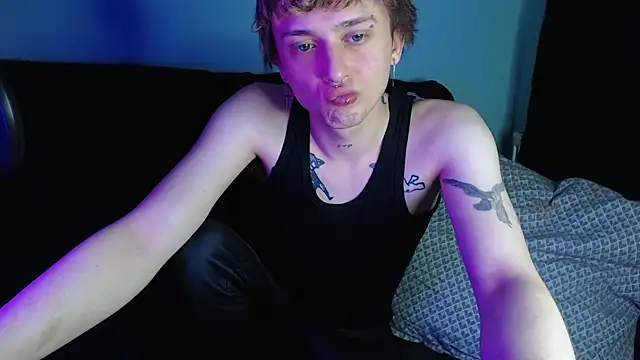 Snapshot of axxxturel chatting on 02.24.25 axxxturel online show from 02.24.25