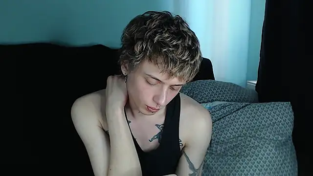 Snapshot of axxxturel chatting on 02.26.25 axxxturel online show from 02.26.25