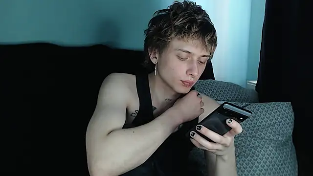 Snapshot of axxxturel chatting on 02.26.25 axxxturel online show from 02.26.25