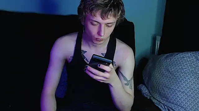 Snapshot of axxxturel chatting on 02.28.25 axxxturel online show from 02.28.25