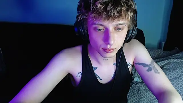 Snapshot of axxxturel chatting on 03.15.25 axxxturel online show from 03.15.25