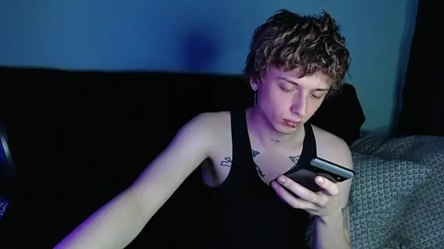 Snapshot of axxxturel chatting on 03.17.25 axxxturel online show from 03.17.25