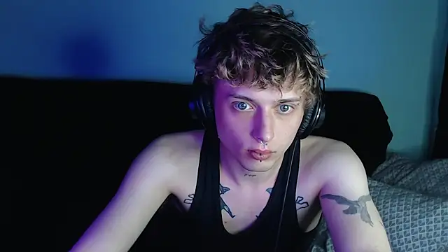 Snapshot of axxxturel chatting on 03.18.25 axxxturel online show from 03.18.25