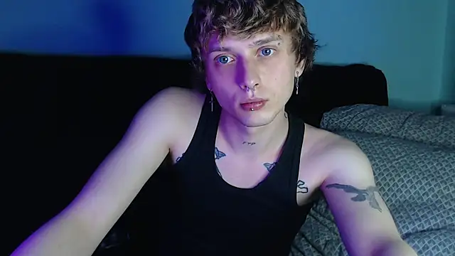 Snapshot of axxxturel chatting on 03.18.25 axxxturel online show from 03.18.25