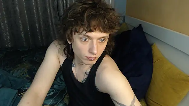 Snapshot of axxxturel chatting on 11.17.25 axxxturel online show from 11.17.25