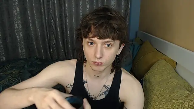 Snapshot of axxxturel chatting on 11.29.25 axxxturel online show from 11.29.25