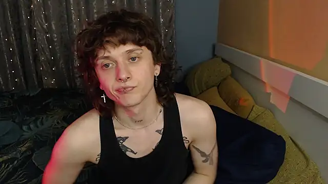 Snapshot of axxxturel chatting on 12.15.25 axxxturel online show from 12.15.25