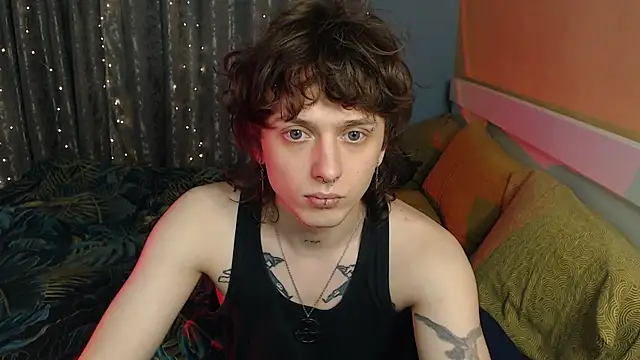 Snapshot of axxxturel chatting on 12.15.25 axxxturel online show from 12.15.25