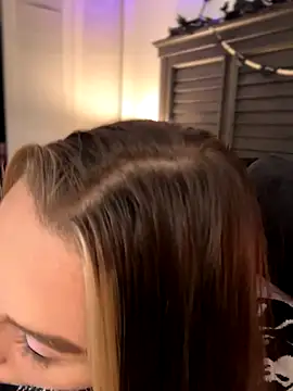 BrattyBae xo online show from 10.21.25