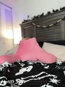 BrattyBae xo online show from 10.22.25