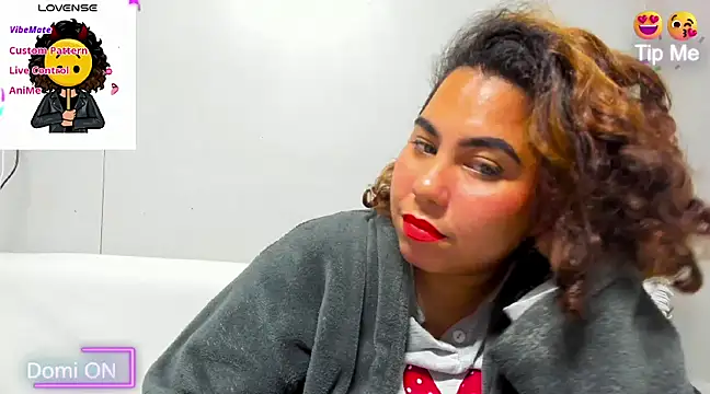 isobeladams20 online show from 12.14.24