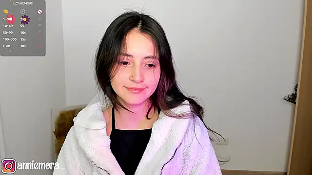 Snapshot of annie_mora chatting on 02.26.25 annie mora online show from 02.26.25