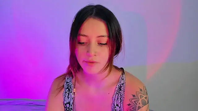 Snapshot of annie_mora chatting on 11.25.25 annie mora online show from 11.25.25