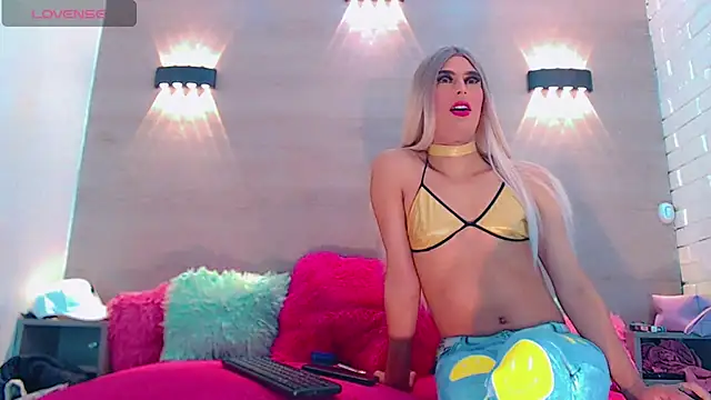 Daniela Pink  online show from 02.15.25