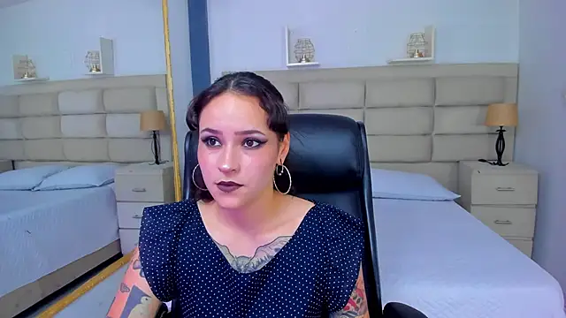 AnnyThompson  online show from 10.29.25