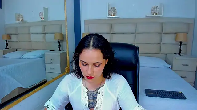 AnnyThompson  online show from 11.10.25