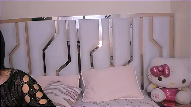 TifanyChill online show from 11.28.25