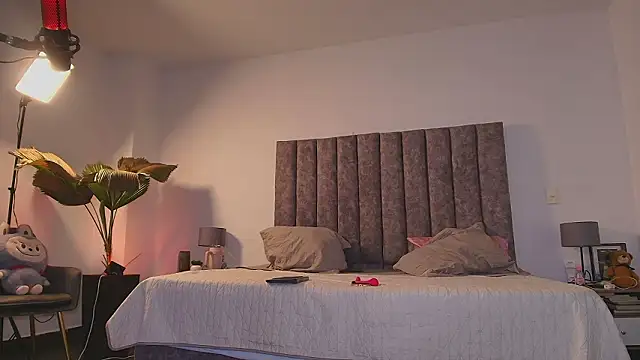 milaivanova online show from 03.18.26