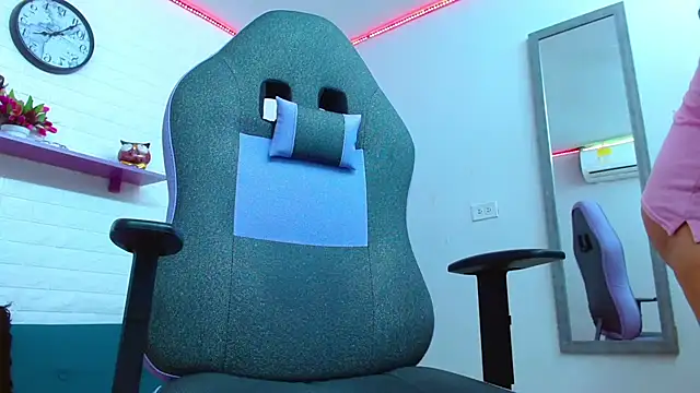 snowflake xxx online show from 01.14.25