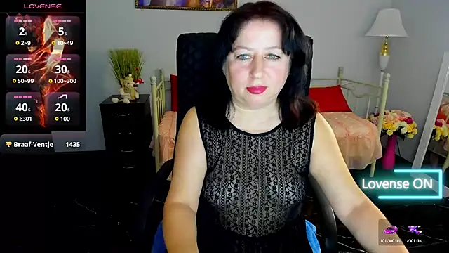 Julia Dean online show from 02.01.25