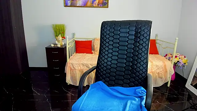 Julia Dean online show from 02.10.25