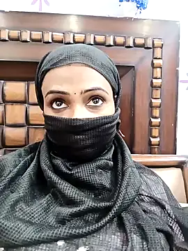 Snapshot of Yours-Bebo chatting on 01.22.25 Yours-Bebo online show from 01.22.25