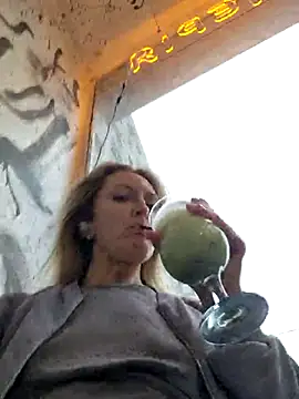 Snapshot of Miss____Mia_ chatting on 10.13.25 Miss Mia online show from 10.13.25