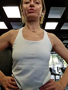 Miss    Mia  online show from 11.17.25