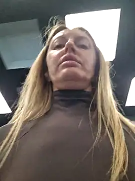 Miss    Mia  online show from 11.25.25