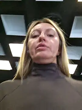 Miss    Mia  online show from 12.05.25